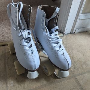 Chicago Roller Skates (size 7)